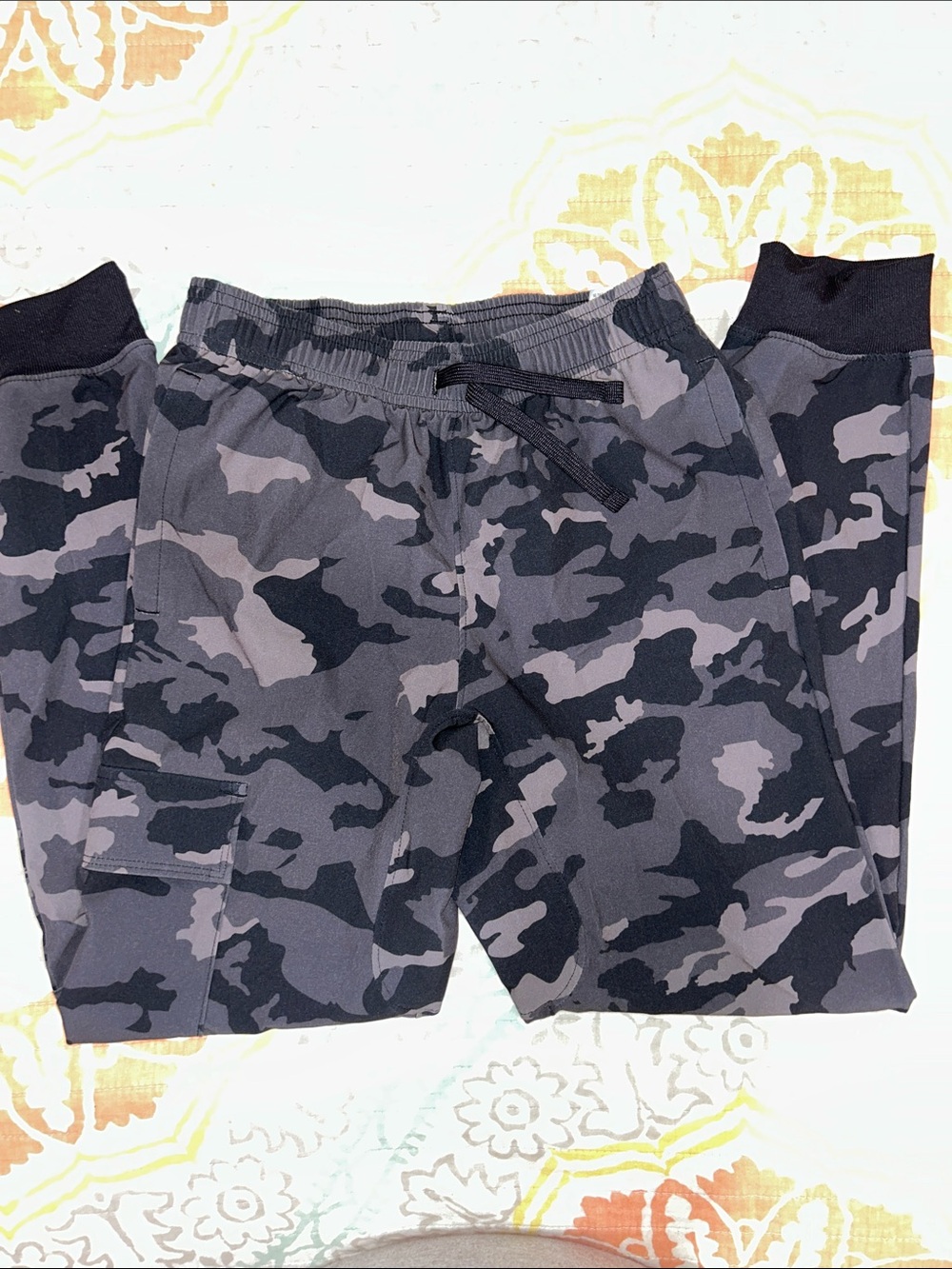 UnderArmour boys camo cargo joggers size YM 10/12